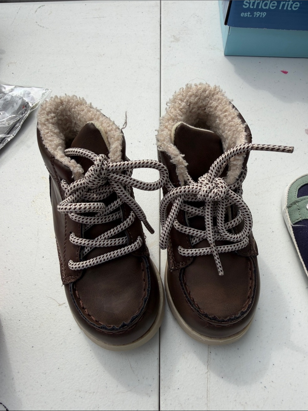 Osh Kosh size 5 Brown toddler Shearling-Trim Lace-Up Boots